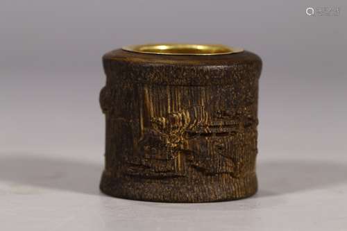 A CHENXIANG WOOD 'LANDSCAPE' THUMB RING