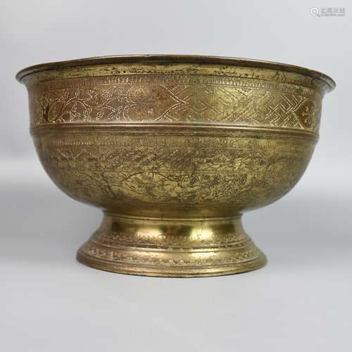 A CHINESE TIBETAN GILT BRONZE BOWL