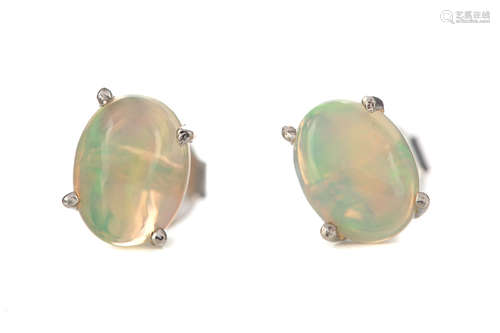 A PAIR OF ETHIOPIAN OPAL EARRINGS