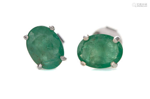 A PAIR OF EMERALD STUD EARRINGS