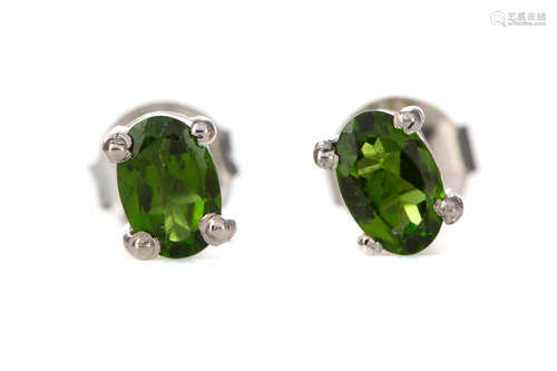 A PAIR OF DIOPSIDE EARRINGS