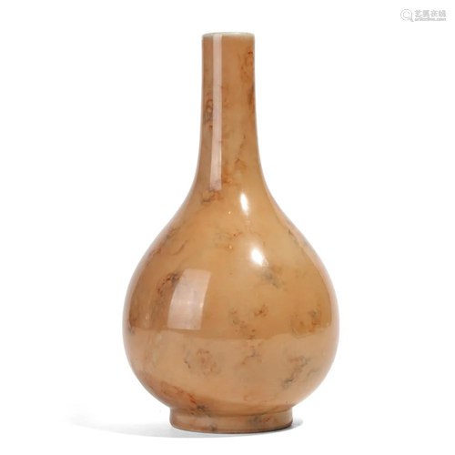 A PEAR-SHAPED PORCELAIN VASE WITH STRAIGHT NECK