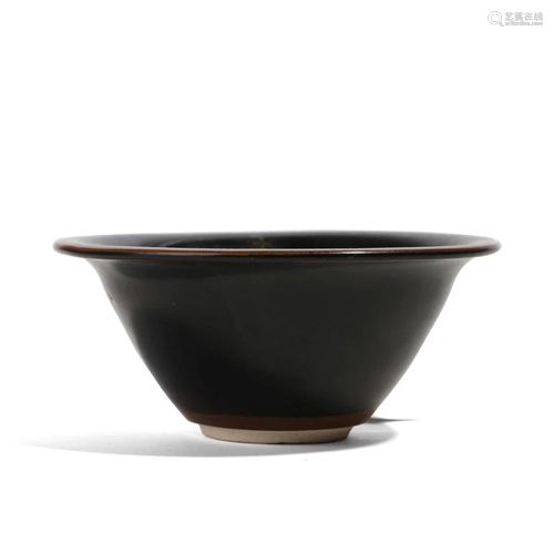 A BLACK-GLAZED TEA CUP