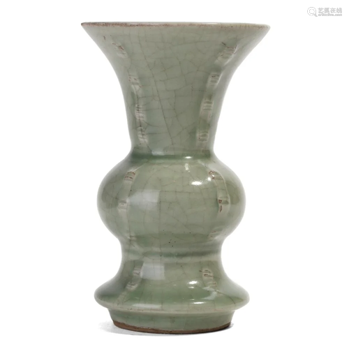 A LONGQUAN CELADON BEAKER VASE (GU)