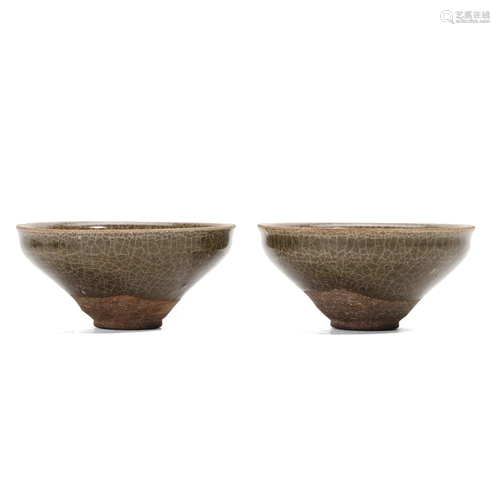 A PAIR OF TEA CUPS