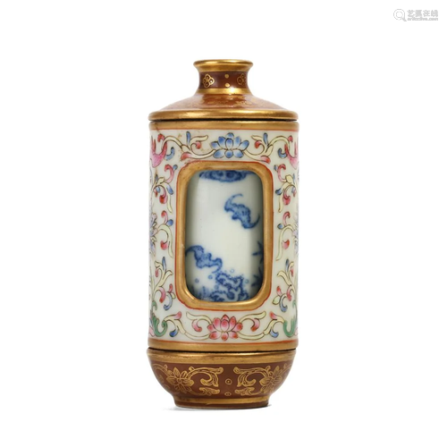 A FAMILLE-ROSE SNUFF BOTTLE WITH A ROTATABLE CORE