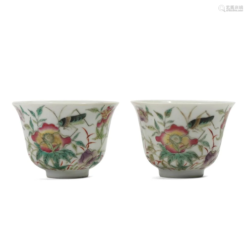 A PAIR OF FAMILLE-ROSE 'FLOWERS AND BIRDS' CUPS