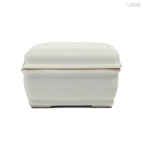 A WHITE GLAZED BOX AND COVER