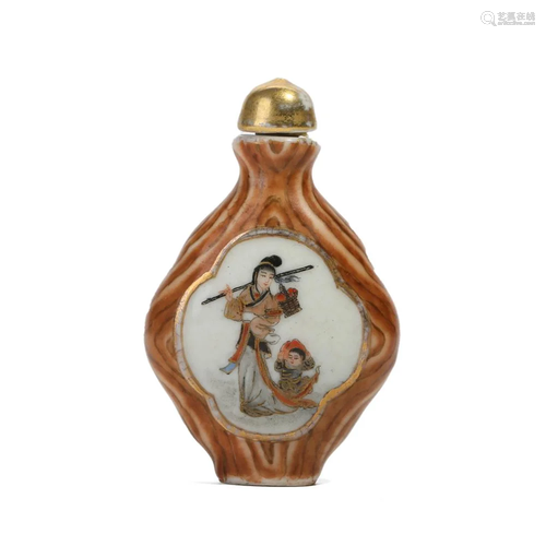 A FAMILLE-ROSE 'LADY' SNUFF BOTTLE