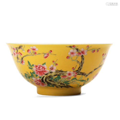 A YELLOW-GROUND FAMILLE-ROSE FLORAL BOWL