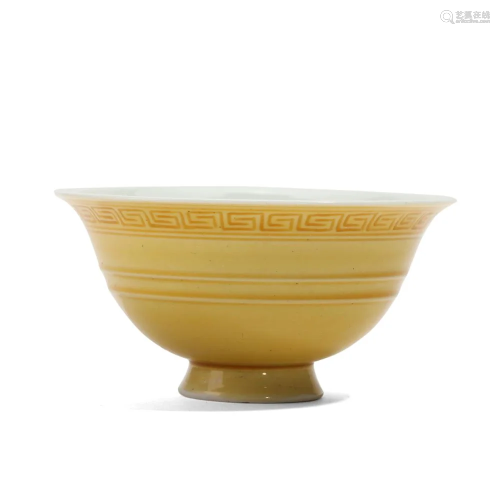 A YELLOW-GLAZED 'TRIGRAM' CUP