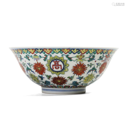 A FAMILLE-ROSE FLORAL BOWL