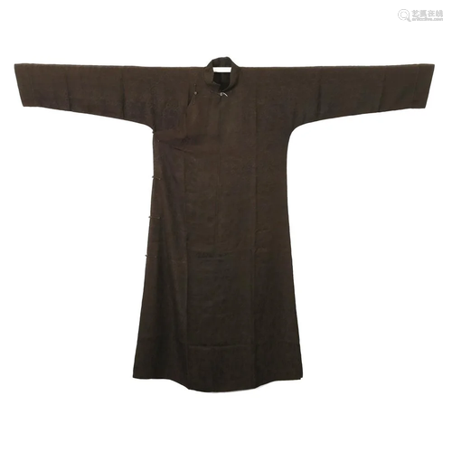 A CARAMEL-GROUND EMBROIDERED ROBE