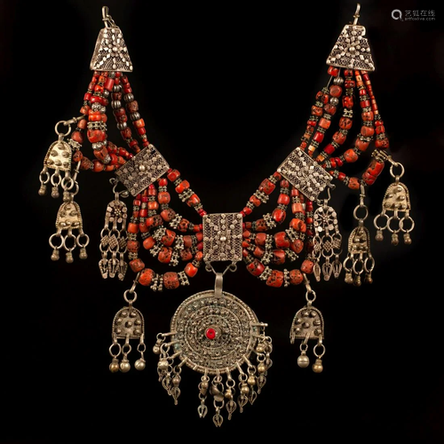 A silver and coral Lazem necklace - Yemen 1900