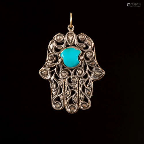 A Hamsa pendant made of silver, gold, diamants and