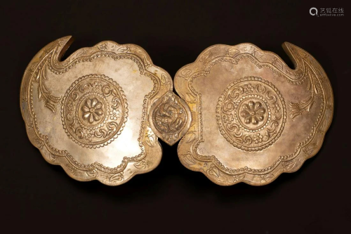 A large and impressive silver belt buckle - Ottoman