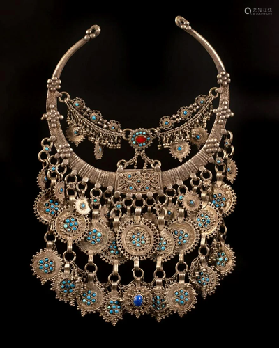 An impressive silver torc collar necklace - Balochistan