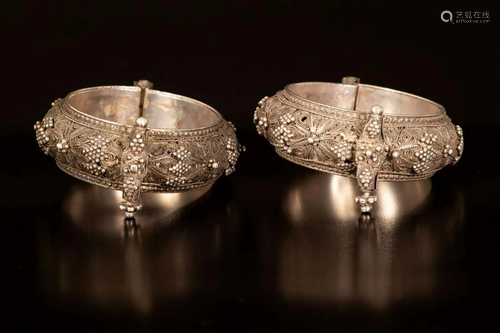 A pair of silver Yemenite filigree (Shumaylat) bridal