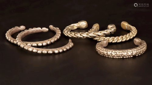 A lot of five silver cuff bracelets - Jeddah, Saudi