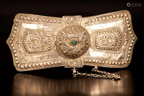 An impressive and large silver belt buckle - Ottoman