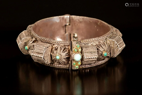 A silver Yemenite filigree (Gubur) bridal bracelet -