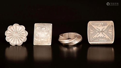 A lot of 4 silver rings - Africa