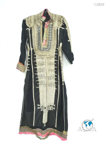A lot of two Yemen festive Korta dress embroidered with