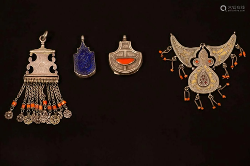 A lot of four quality pendants - central asia /