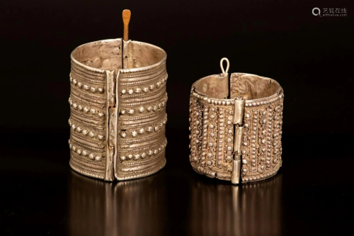 A lot of two silver Yemenite bracelets - Yemen