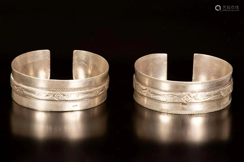 A pair of silver cuff bracelets - Fayyum, Egypt