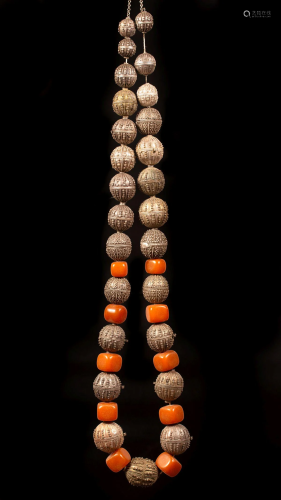A massive large silver beads and amber necklace - Yemen