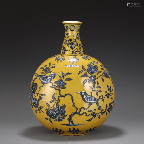 A CHINESE YELLOW-GROUND BLUE AND WHITE PORCELAIN VASE