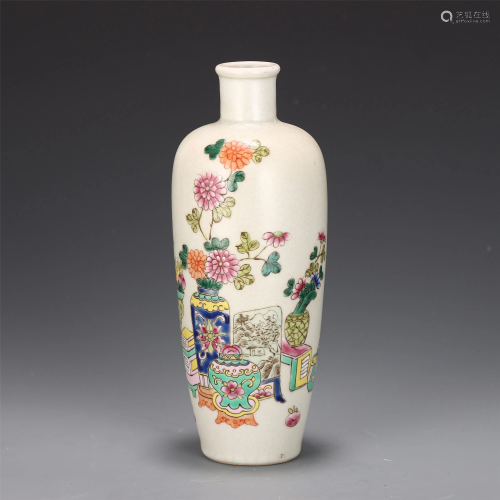 A CHINESE FAMILLE ROSE FLOWERS PORCELAIN VASE