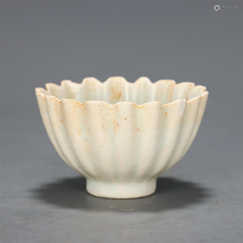 A CHINESE HUTIAN-TYPE PORCELAIN LOBED CUP