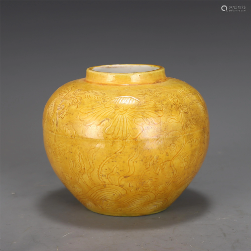 A CHINESE YELLOW GLAZE INCISED LOTUS PORCELAIN JAR