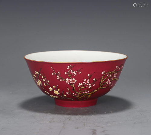 A CHINESE RED GLAZED FAMILLE ROSE PORCELAIN BOWL