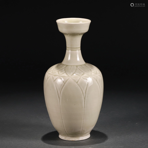 A CHINESE INCISED DING-TYPE GLAZED PORCELAIN VASE