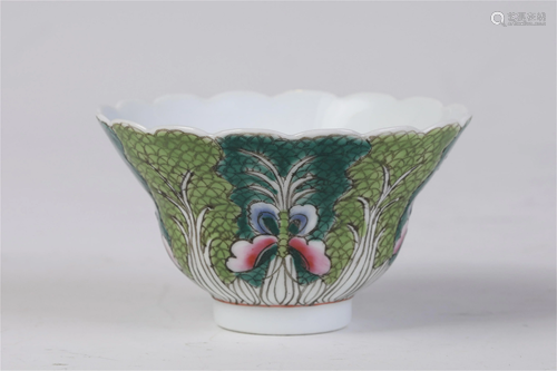 A CHINESE FAMILLE ROSE LOBED MOUTH PORCELAIN CUP