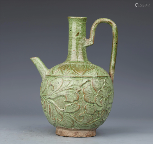 A CHINESE GREEN GLAZED PORCELAIN EWER