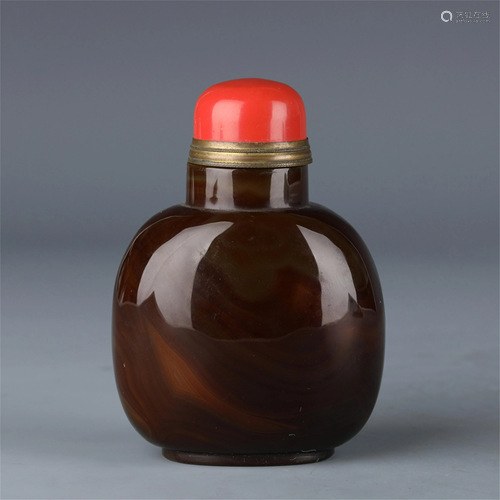 A CHINESE AGATE SNUFF BOTTLE