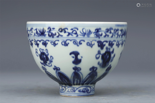 A CHINESE BLUE AND WHITE PORCELAIN CUP