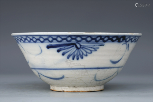 A CHINESE BLUE AND WHITE PORCELAIN BOWL