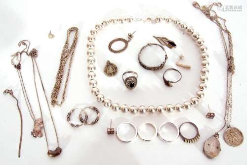 Mixed Lot: mainly white metal jewellery to include a bead ne...