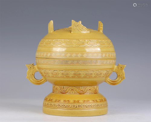 A CHINESE YELLOW GLAZED INCISED DRAGONS PORCELAIN BOX