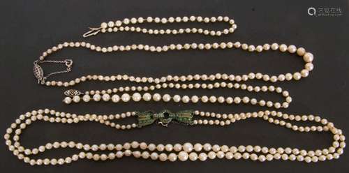 Mixed Lot: single row of graduated cultured pearls with a st...