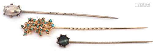 Mixed Lot: 15ct marked stick pin, the finial set with small ...