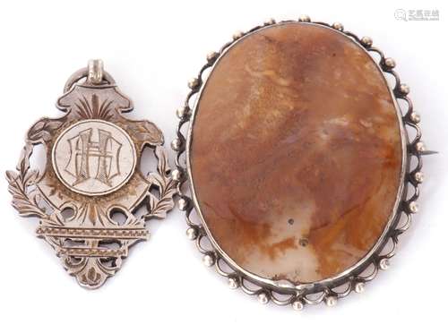 Mixed Lot: vintage moss agate brooch, oval shaped, 4.5 x 3cm...