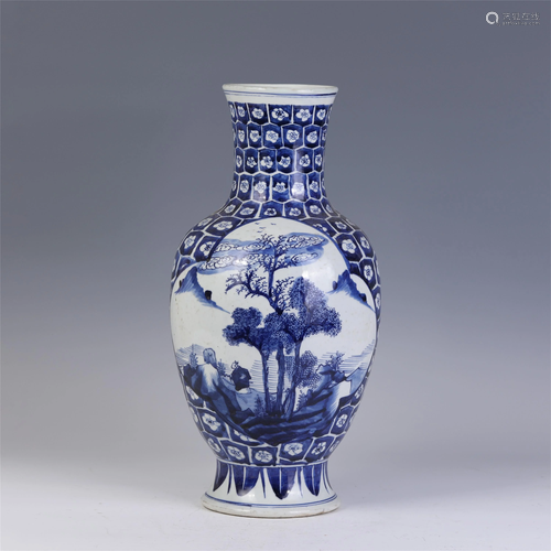 A CHINESE BLUE AND WHITE PORCELAIN VASE