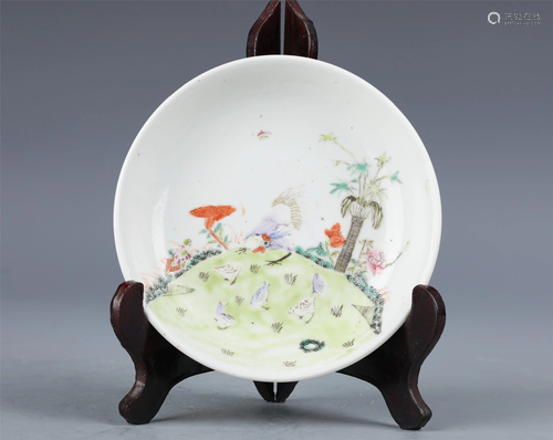 A CHINESE FAMILLE ROSE FLOWER-BIRD PORCELAIN PLATE