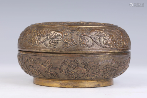 A CHINESE INCISED BEASTS BRONZE CIRCULAR BOX AND COVER